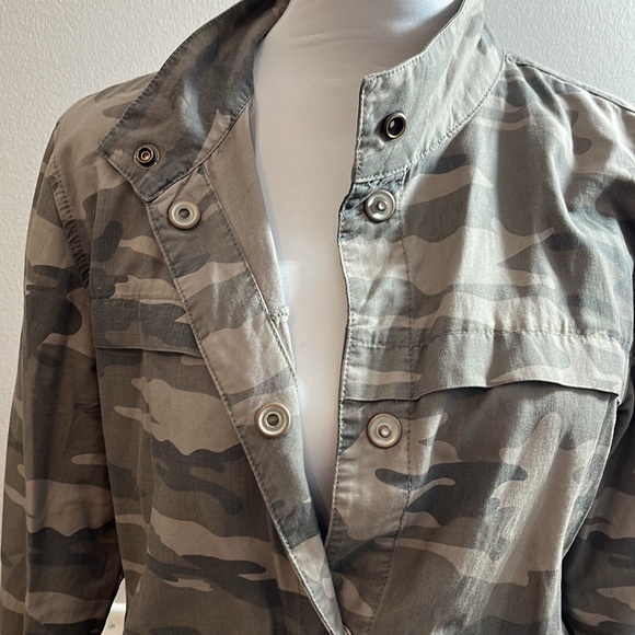 Sanctuary Camo print long sleeve button up waist length jacket with pockets M - Picture 5 of 13